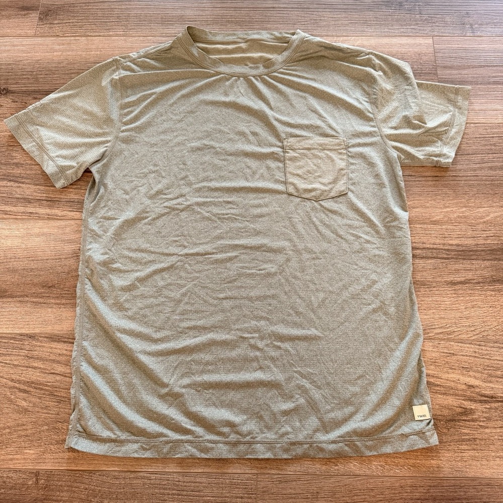 Vuori Men's Tradewind Performance Tshirt Medium Army Heathered Pocket
